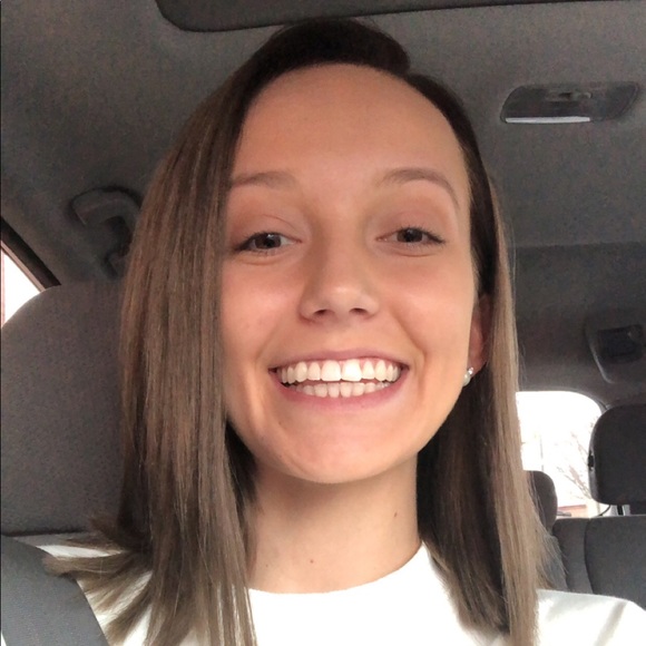 Meet your Posher, Courtney - Picture 1 of 1